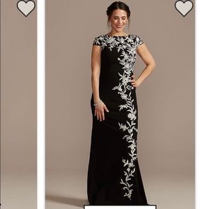 Formal dress with cap sleeves and floral embroidery